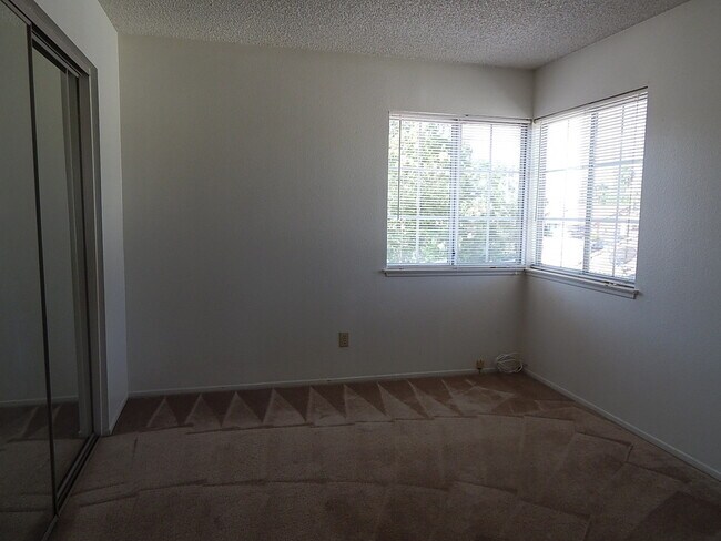 Building Photo - 20410 Mesa Oak Dr