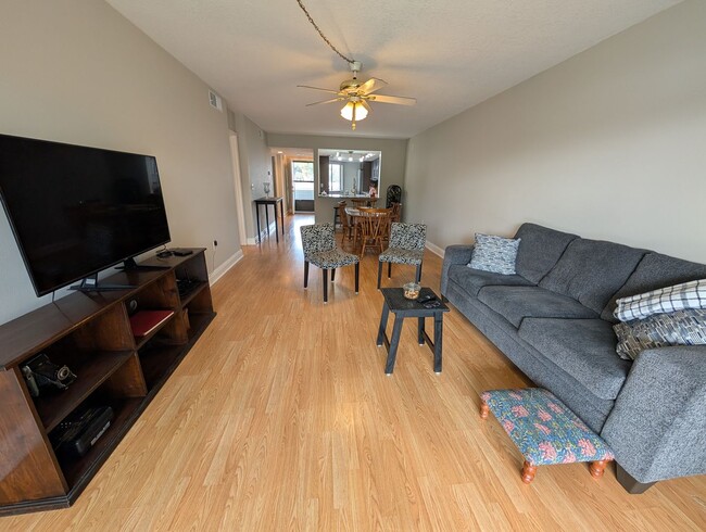 Building Photo - Fairview Vista Point 2 Bed / 2 Bath