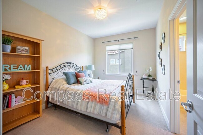Building Photo - 265 Esfahan Ct