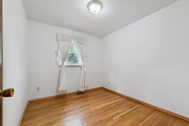 Building Photo - 25568 Kinyon St