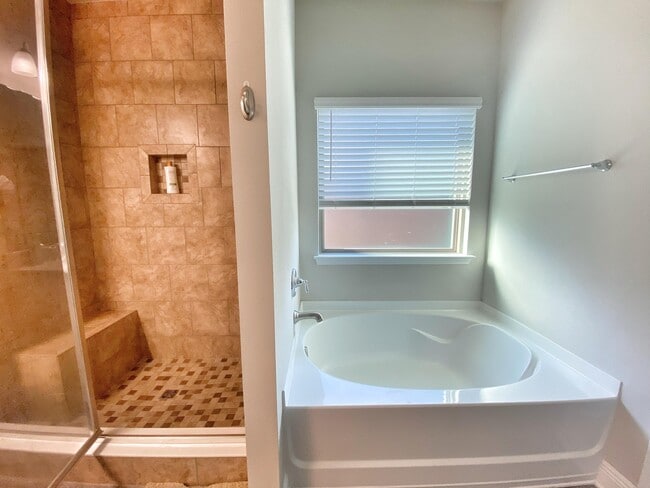 Building Photo - 3605 Turquoise Dr