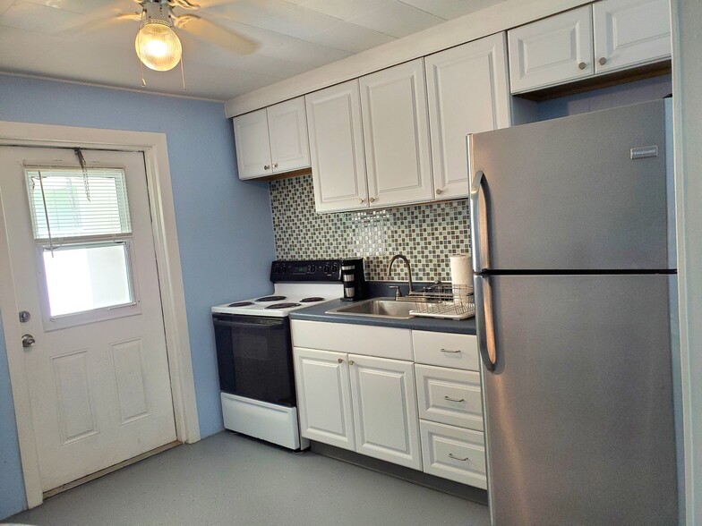 Eat In Kitchen - 703 124th Street Gulf