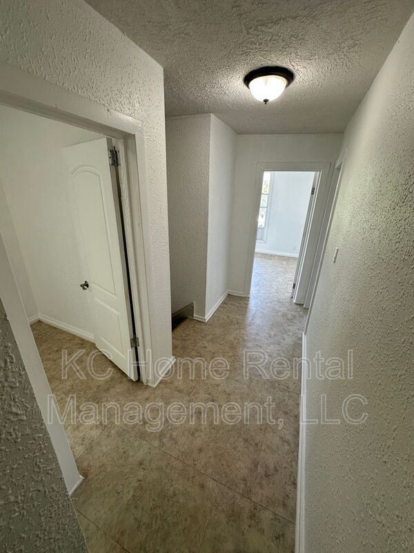 Building Photo - 2316 Spruce Ave