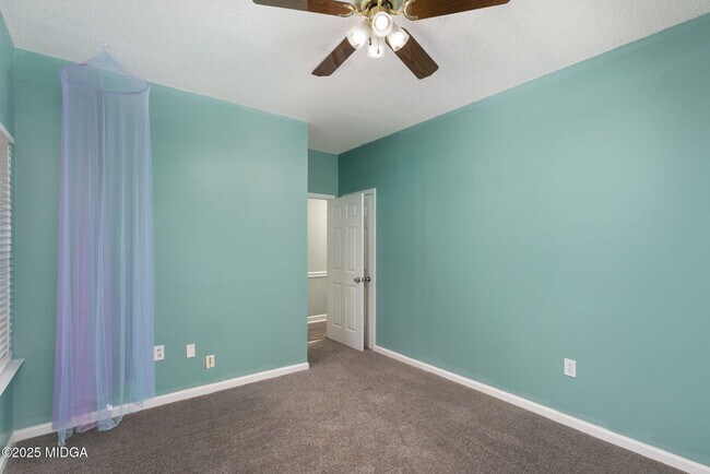 Building Photo - 108 Van Dyke Cove