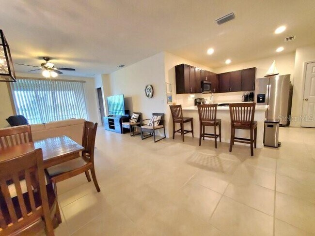 Building Photo - 7104 W Lenox Cir