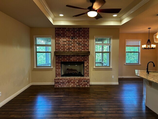 Building Photo - Private Treehouse Views - 3 Bed 2 Bath Home on Cul de sac in Bella Vista!