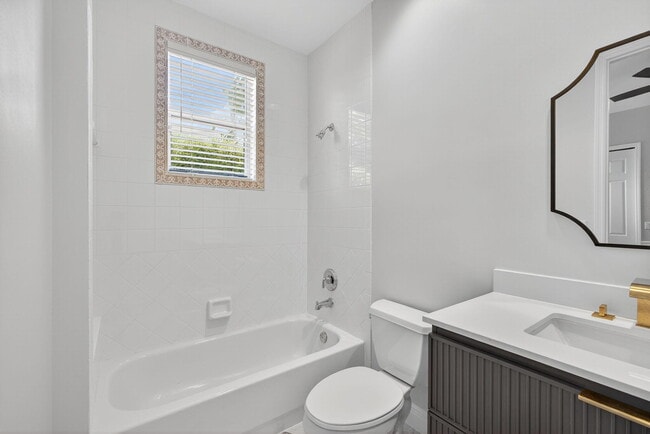Building Photo - 6778 Oakmont Way