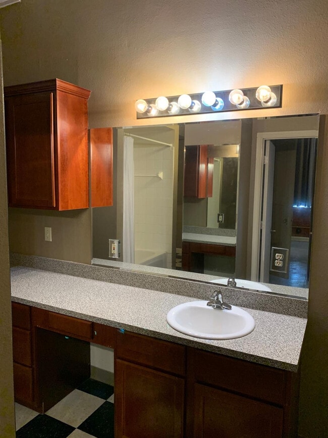 Building Photo - 1414 Texas Ave