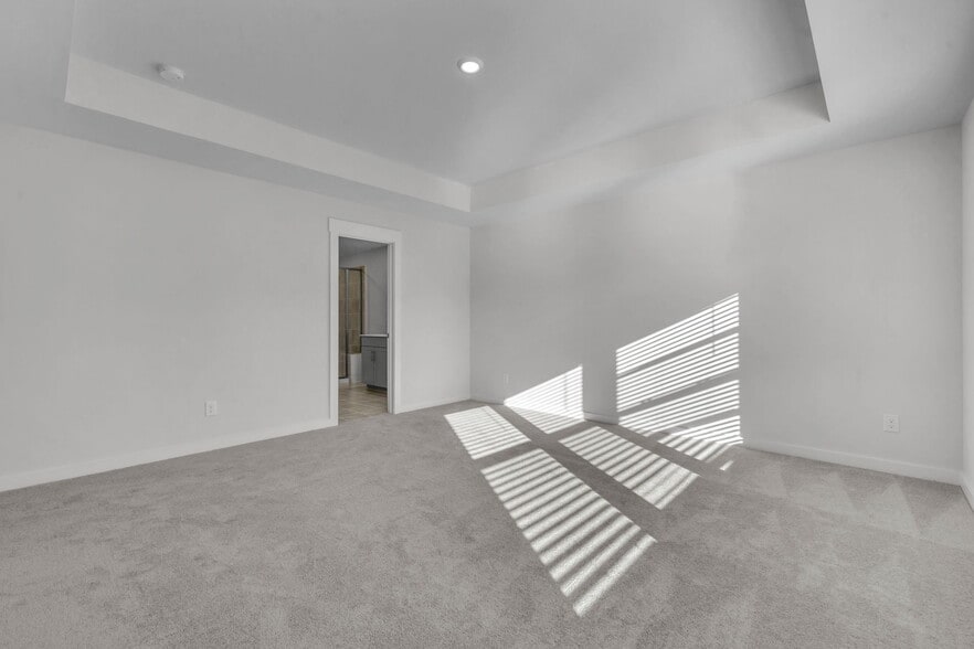 Building Photo - 361 Euclid Dr