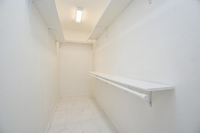 Building Photo - 9806 Larston St