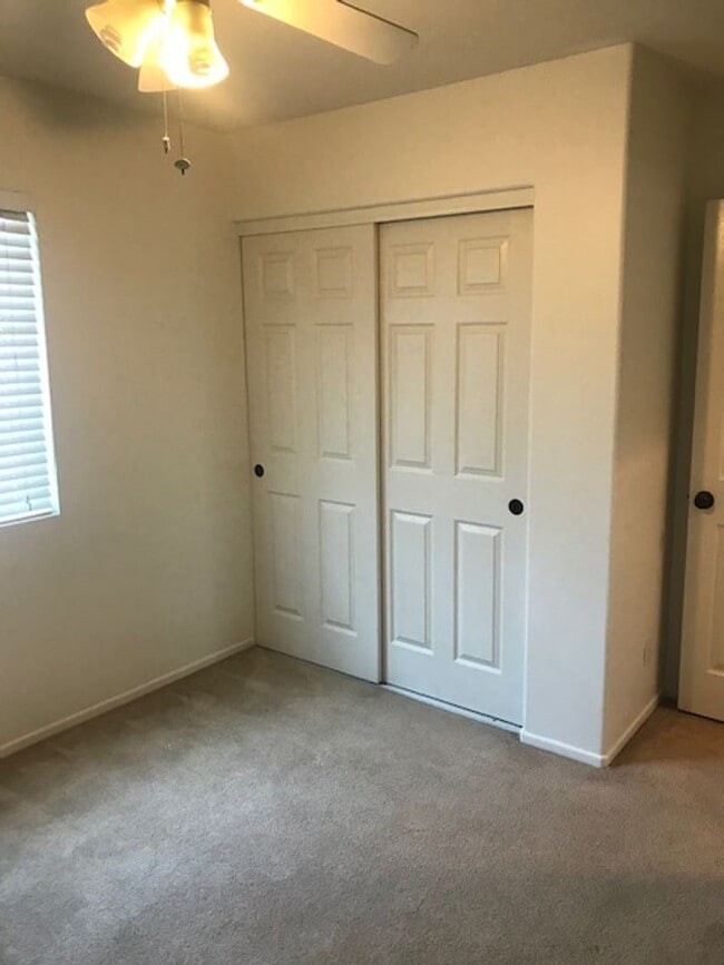 Building Photo - Gated Community!