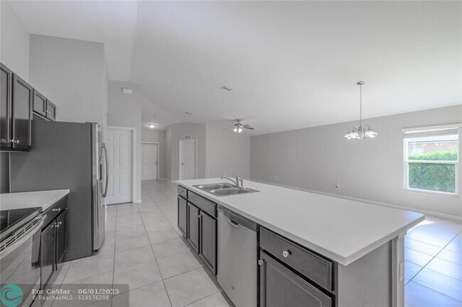 Building Photo - 1292 SW Lawndale Ave