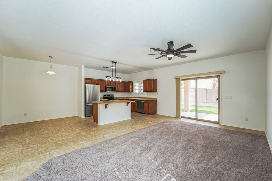 Building Photo - 1268 E Birdland Dr