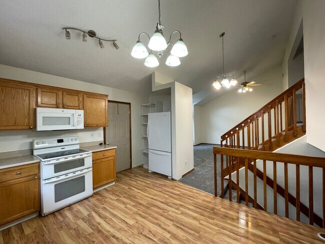 Building Photo - Lovely 3 Bed/2 Bath in Westminster! Available June
