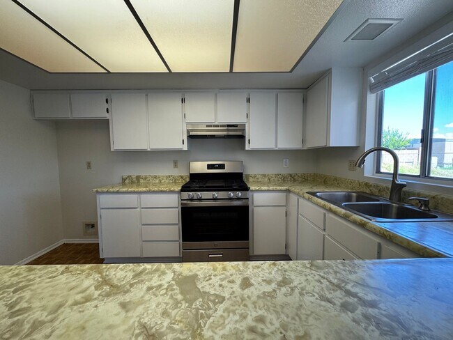 Building Photo - 3BR 2Ba home w/Large Fenced yard with RV g...