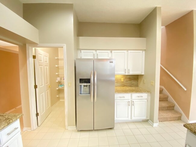 Building Photo - 3708 Molona Dr