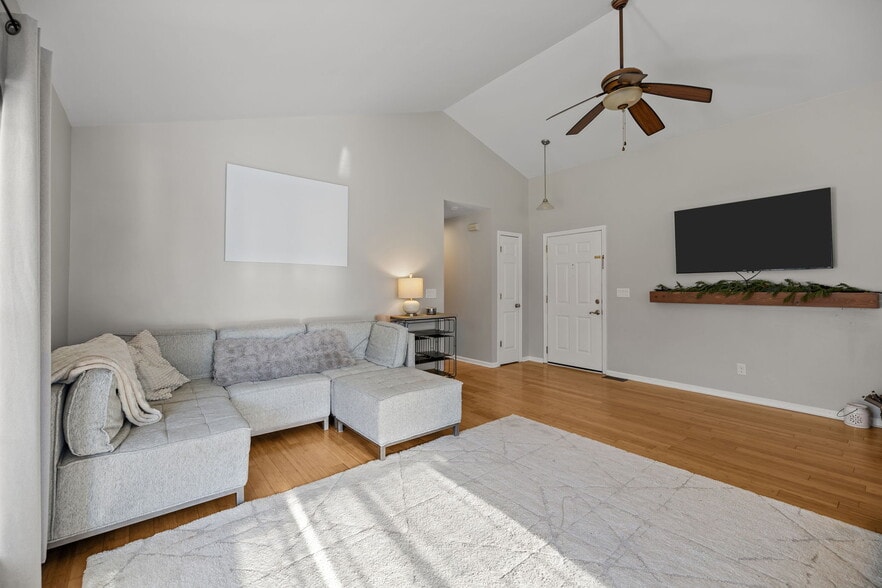 Living Room - 3100 Fairington Dr