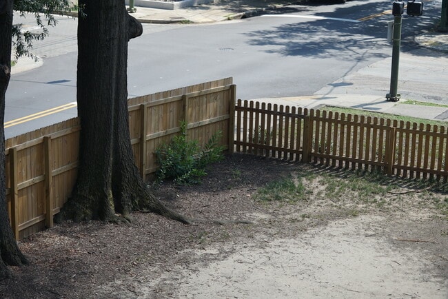 Building Photo - 2602 W Grace St