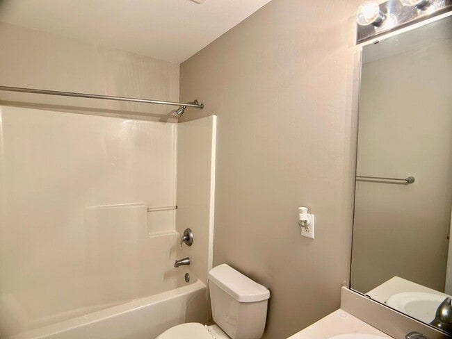 Building Photo - 157 Woodson Dr