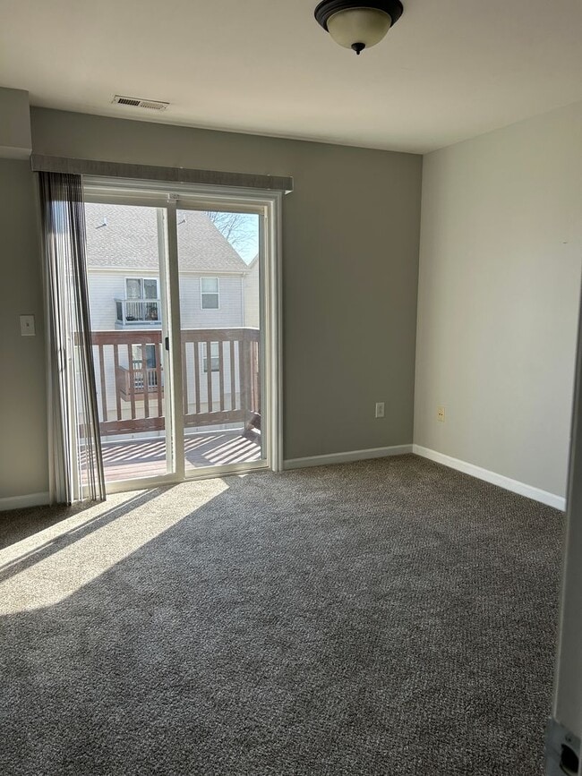 Building Photo - Condo Unit