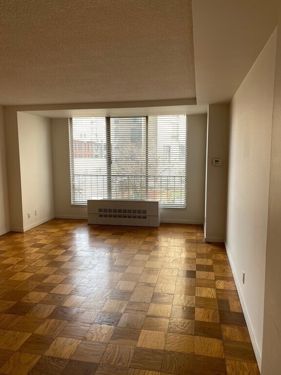 Building Photo - 99 Pond Ave