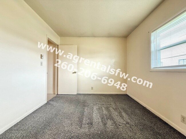 Building Photo - 1010 Lewis Pl
