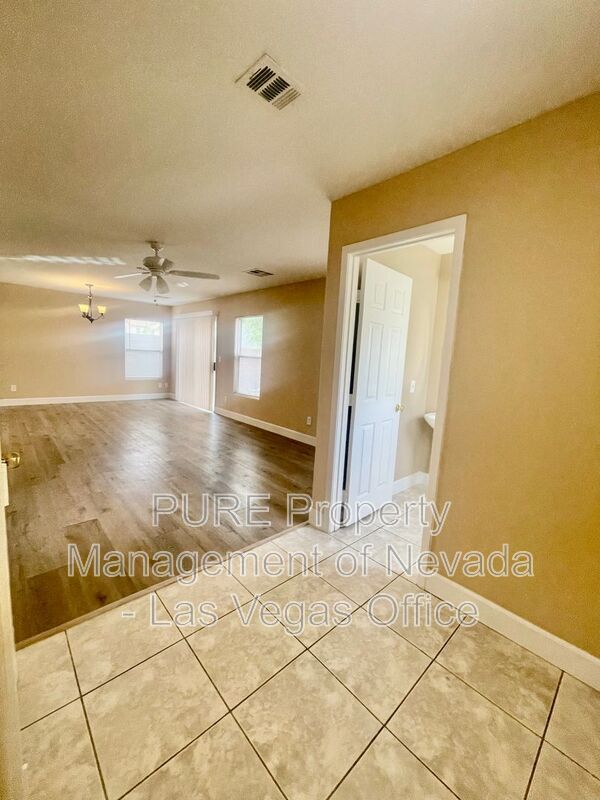 Building Photo - 126 Solidago Ave