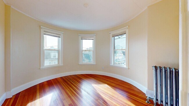 Building Photo - 19 Nightingale St