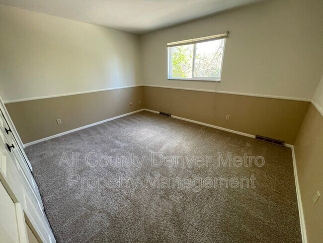 Building Photo - 6534 Zinnia St