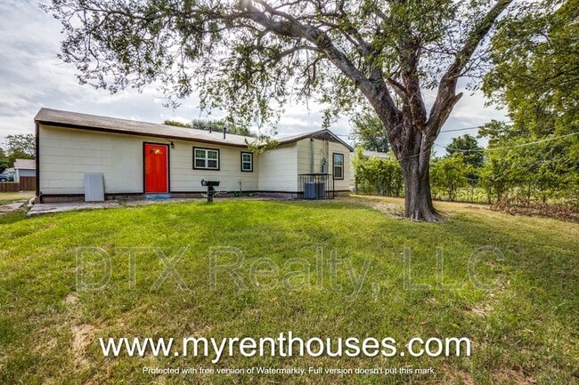 Building Photo - 5869 Bluffman Dr