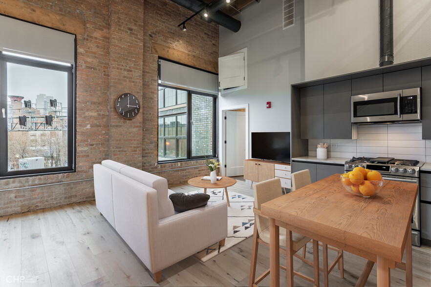 Building Photo - 731 N Sangamon St
