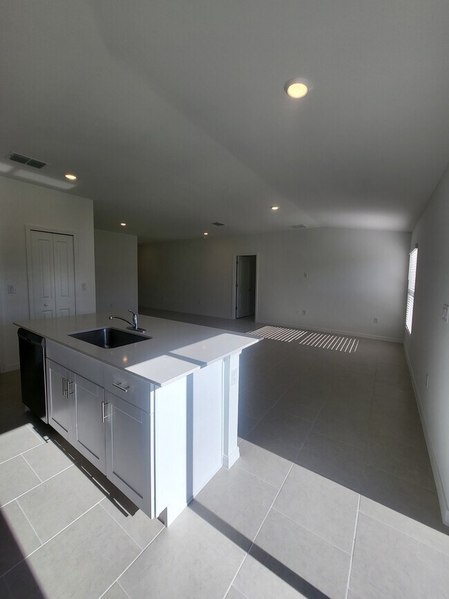 Building Photo - 3609 W Gator Cir
