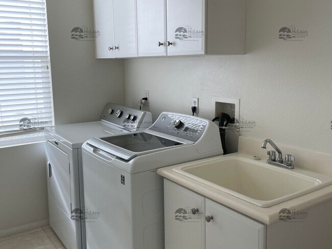 Building Photo - Panoramic views from your 4BR/3BA Home in ...