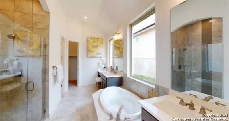 Building Photo - 4102 Canaleta