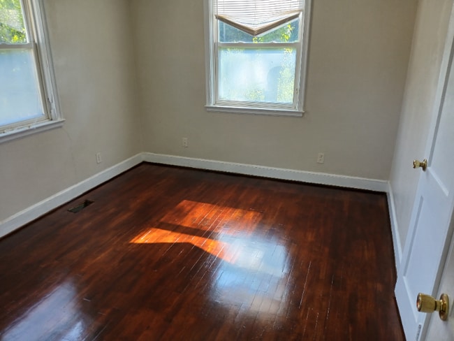 Building Photo - 109 Downing St