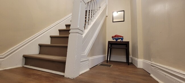 Building Photo - 628 25th St