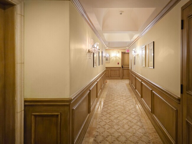 Building Photo - 10795 Wilshire Blvd