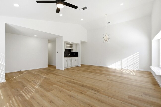 Building Photo - 6808 Beeman Dr