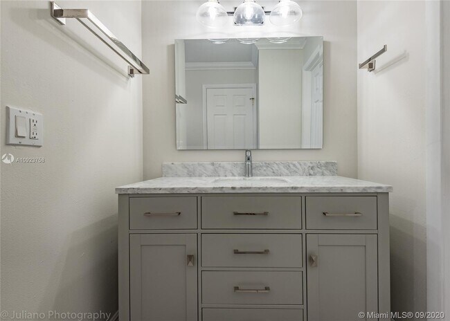 Building Photo - 2101 S Ocean Dr