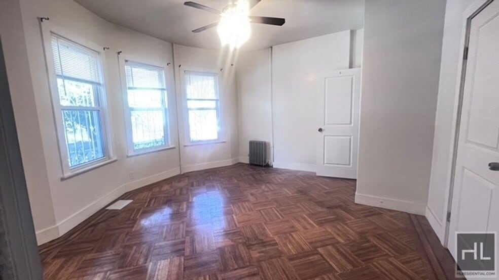 NATURALLY BRIGHT AND LARGE 3 BEDROOMS 3... - NATURALLY BRIGHT  AND LARGE  3 BEDROOMS  3...