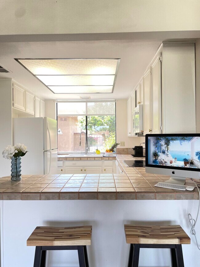 Building Photo - 140 La Cerra Dr