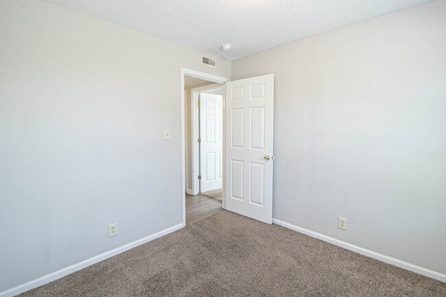 Building Photo - 145 Darlene Dr