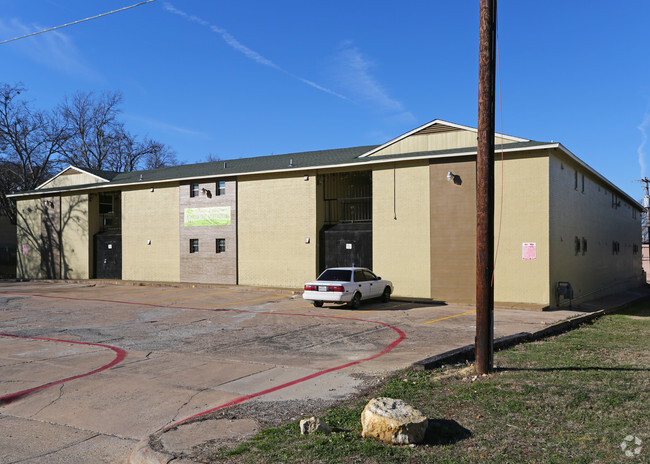 Primary Photo - Oak Tree Apartments