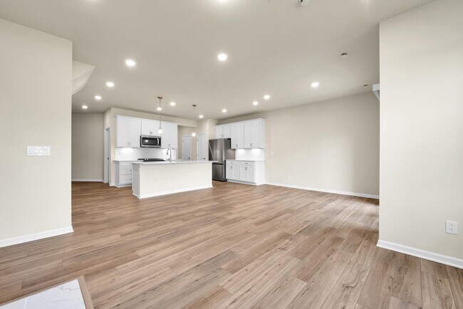 Building Photo - 104 Addison Cir
