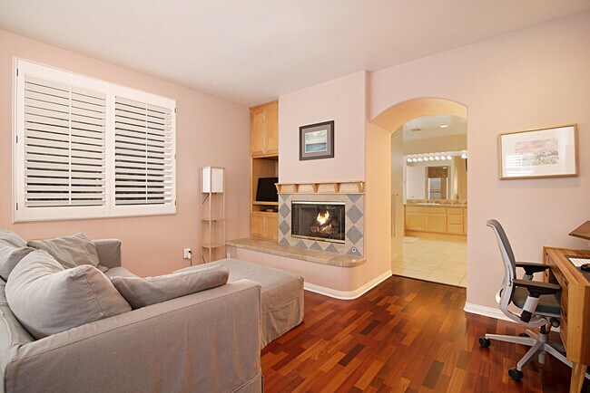 Building Photo - 14061 Mercado Dr