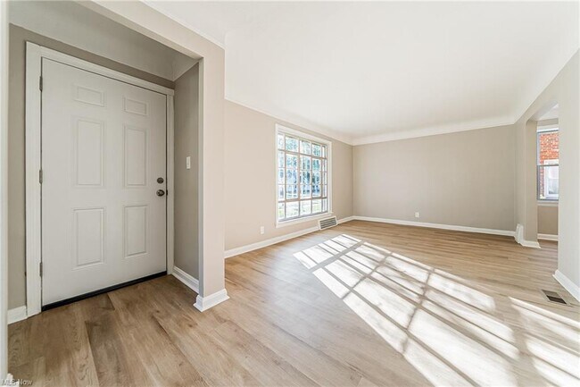 Building Photo - 440 E 250th St