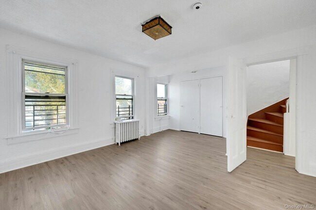 Building Photo - 333 S 6th Ave