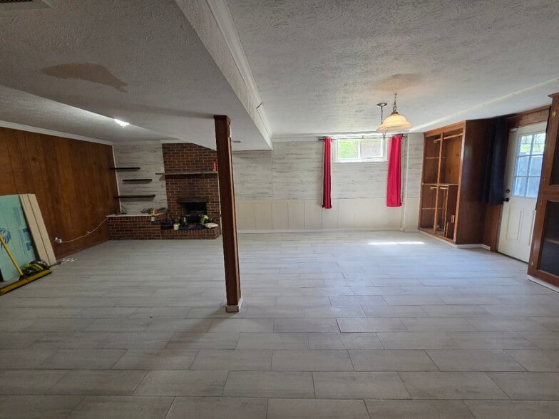Building Photo - 521 Stonehaven Dr