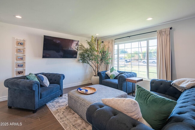 Building Photo - 1909 E Bethany Home Rd