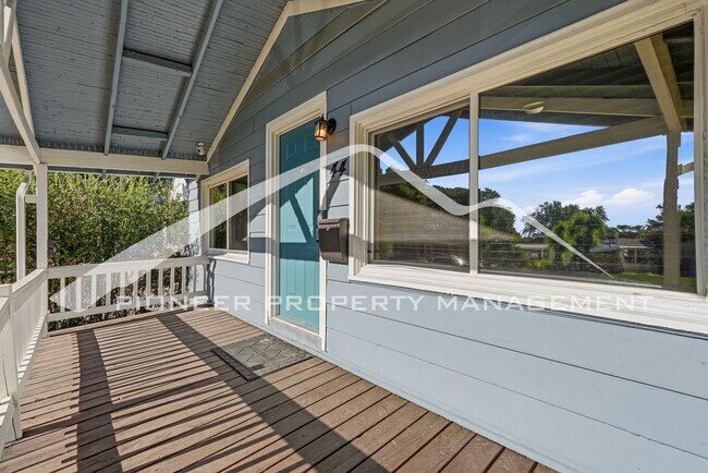 Building Photo - Spacious Home with 2 Kitchens and Central AC